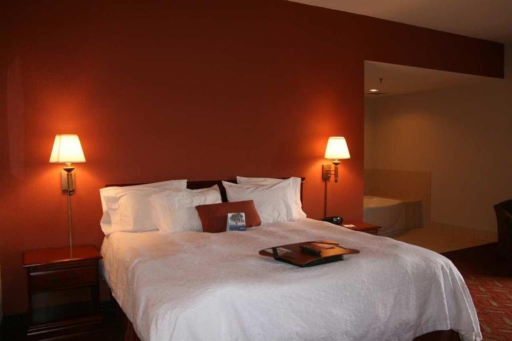 Hampton Inn Селма Стая снимка